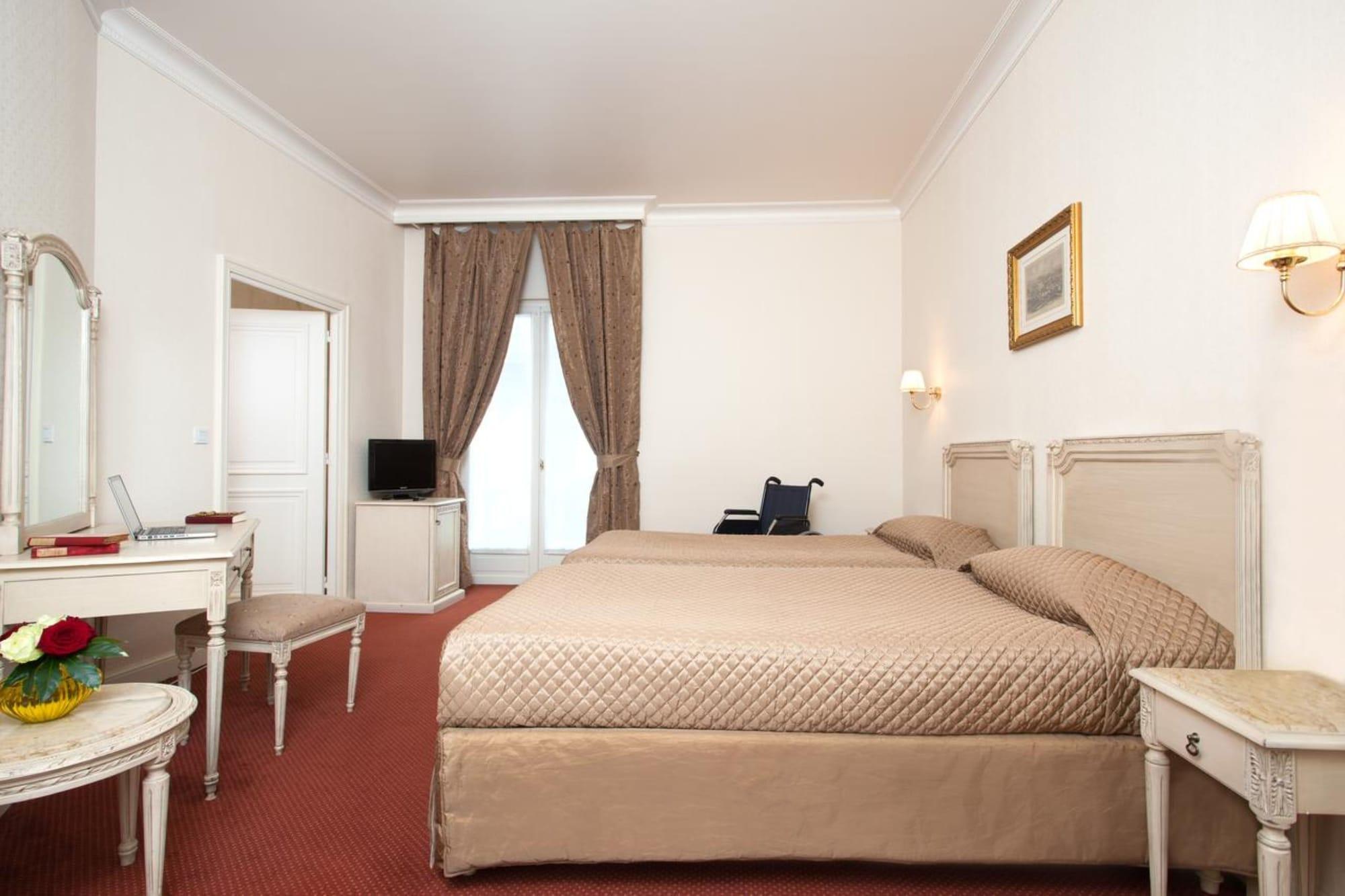 Hotel Grand Moderne 4*