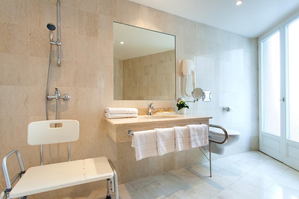 Grand Moderne Hotel 4*
