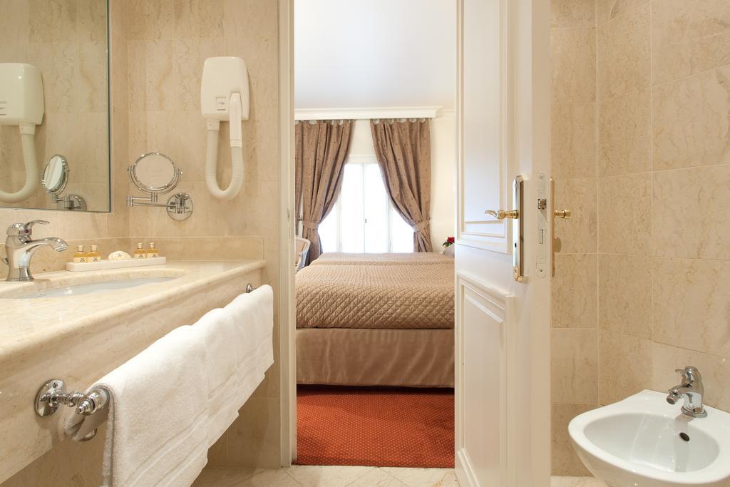 Hotel Grand Moderne Lourdes