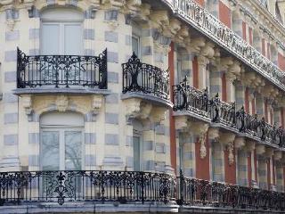 Grand Moderne Hotel